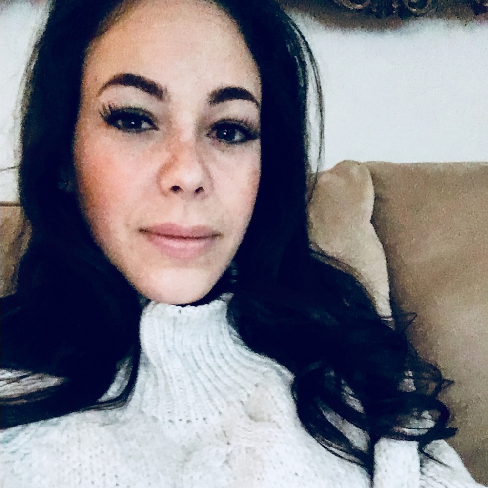 Meet your Posher, Leily